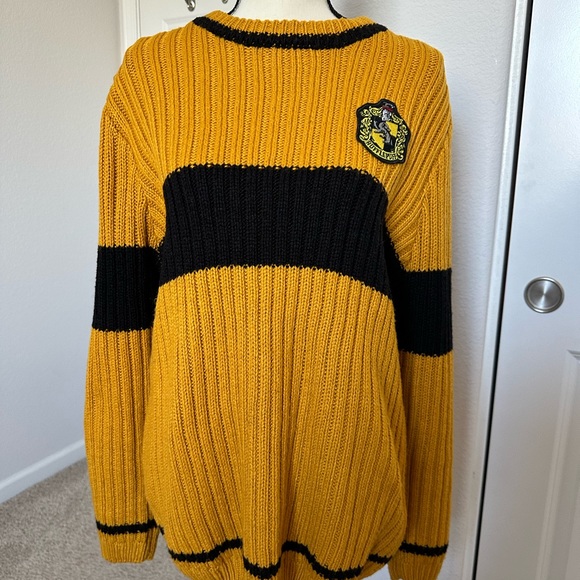 Wizarding Word Harry Potter Hufflepuff Quidditch Sweater - Picture 2 of 6